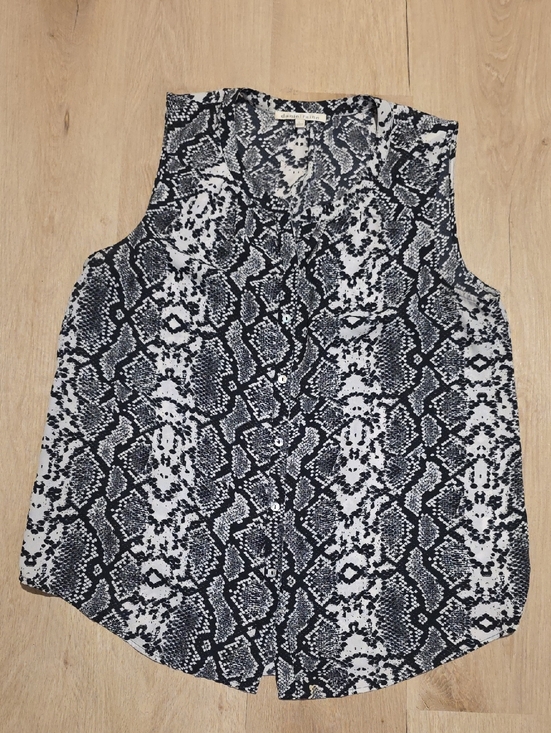 Daniel Rainn Tops - Daniel Rainn Sleeveless Snake-Print Button-Front Top - Black & White